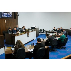 Vereadores de Campo Largo votam pela aprovação do veto do prefeito e pelo aumento real e o valor do auxílio alimentação